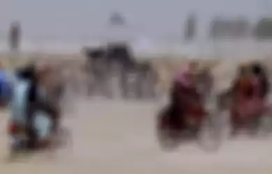 Ilustrasi Kelompok Taliban melakukan operasi militer dengan motor