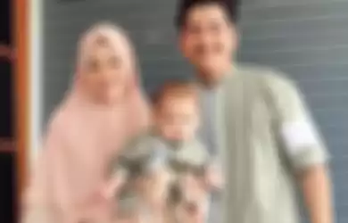 Henny Rahman menikah dengan Zikri Daulay, 2018 silam