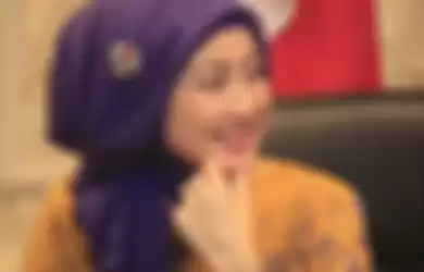 Desy Ratnasari sempat buka tutup hijab usai bercerai dengan dua mantan suaminya.