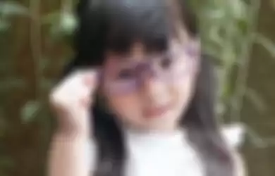 Foto Gempi berkacamata disorot netizen. Sementara itu, Gisel menyesal bikin anak Gading Marten menanggung cacat. 