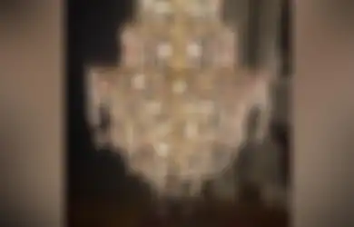Kreatif! Daripada Dibuang Percuma, Perawat Rumah Sakit Ini Rangkai Sisa Botol Vaksin Covid-19 Jadi Lampu Gantung yang Indah, Makna di Baliknya Bikin Haru-Biru!