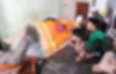 Tangkapan layar video viral pasangan mesum yang gancet.