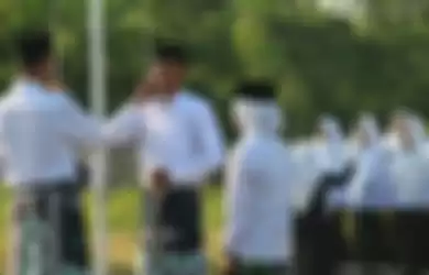 Suasana upacara di hari Santri Nasional 22 Oktober 2020, di Halaman Pondok Pesantren Hidayatussalikin, Kota Pangkalpinang, Kamis (22/10/2020) 