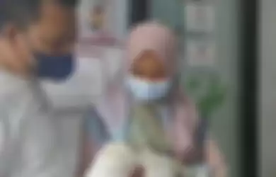 Bayi perempuan dibuang orangtuanya di masjid, kini jadi rebutan ibu-ibu untuk diadopsi.