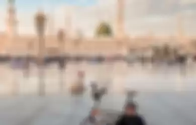 Foto Taqy Malik membawa sepeda lipat di Masjid Nabawi, Madinah, Arab Saudi menuai komentar. Anak sulung Mansyadin Malik ini buka suara soal masalah uang Anwar BAB