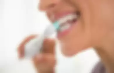 menghilangkan karang gigi