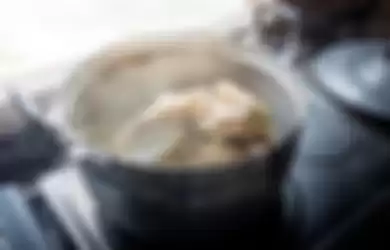 tips merebus daging ayam dicampur air kelapa