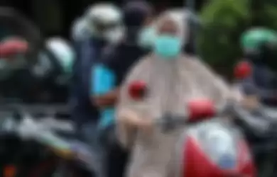 Jangan buru-buru melepas masker, kasus Covid-19 di Jakarta terbilang masih tinggi.