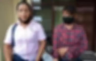 Foto tampang Rosalinda Gea (kiri) pedagang sayur yang syok dapat surat penetapan sebagai tersangka dari polisi viral di media sosial. 