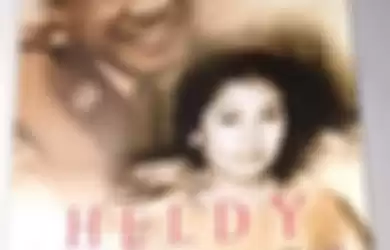Mantan Menpora Roy Suryo mengunggah foto istri Bung Karno yang ke-9 Heldy Djafar dan infografis para istri Presiden RI pertama itu.