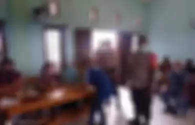 Kapolsek Parigi Moutong, Sulawesi Tengah, Iptu IDGN, diduga melakukan pelecehan seksual terhadap anak korban pencurian, dengan janji akan membebaskan ayah korban.