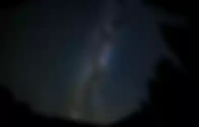 Ilustrasi Puncak Hujan Meteor Orionid