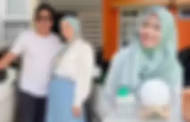 Jarang terjadi, intip momen pertemuan mantan istri Pasha Ungu, Okie Agustina dan Adelia Pasha, terlihat canggung? 