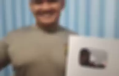 Video viral Aipda Ambarita memeriksa handphone warga saat patroli berbuntut panjang. Aipda Ambarita kini terancam sanksi dari Polri.