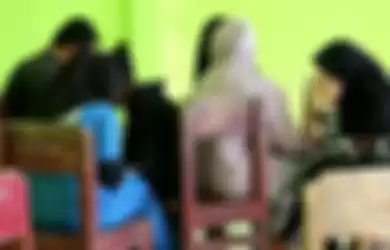 Sebuah video yang memperlihat sekelompok siswi persekusi seorang siswadi kabupaten wakatobi, Sulawesi Tenggara (Sultra), viral di media sosial, Sabtu (23/10/2021). Pelaku persekusi sedang berada di SMA 1 untuk melakukan mediasi.