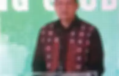 Menteri Perdagangan Muhammad Lutfi memberikan Penghargaan Primaniyarta dan Primaduta saat pembukaan TEI-DE