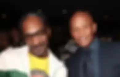 Snoop Dog (kiri) & Dr. Dre (kanan)