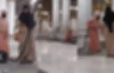 Yatt Hamzah mengunggah video saat jadi cleaning service Masjid Nabawi