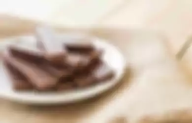 Kandungan coklat hitam atau kakao murni baik untuk mencegah seseorang terkena stroke.