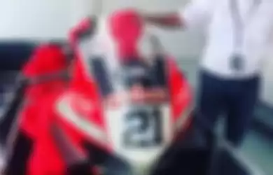 YouTuber yang ikut membuat foto dan video unboxing kargo motor Ducati jelang race WSBK di Sirkuit Mandalika adalah Soul Kuta Lombok.