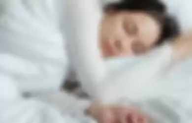 tidur dengan bantal