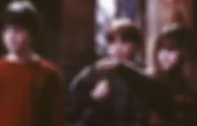 Daniel Radcliffe, Rupert Grint dan Emma Watson di film 'Harry Potter and the Philosopher’s Stone'