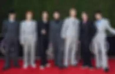 Penampilan BTS di red carpet AMA 2021