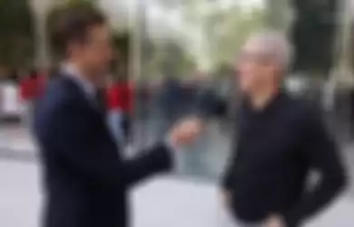 CEO Apple, Tim Cook saat diwawancarai Rich DeMuro.