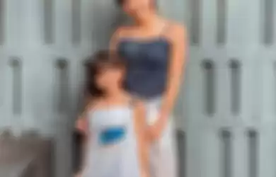 Foto Gisella Anastasia atau Gisel memakai baju kembaran sama Gempi mencuri perhatian netizen di media sosial.