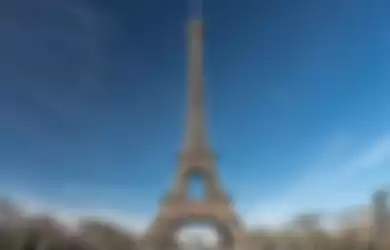 Menara Eiffel di Paris, Prancis. Negara ini tercatat punya zona waktu terbanyak di dunia, yakni mencapai 12!