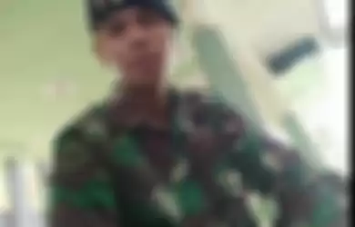 Foto jasad prajurit TNI yang bernama Serda Putra Rahaldi itu akhirnya dilihat oleh KKB. Rupanya, mereka mendapatkannya dari Facebook.