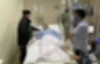Ketua Umum PAN Zulkifli Hasan membagikan foto kondisi terkini Haji Lulung yang terkulai lemah di rumah sakit.