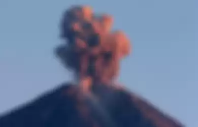 Ilustrasi erupsi gunung berapi