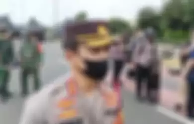 Setelah anggota polisi yang menolak laporan korban perampokan disanksi, Kapolres Jaktim memburu foto tampang pengibar bendera Bintang Kejora.