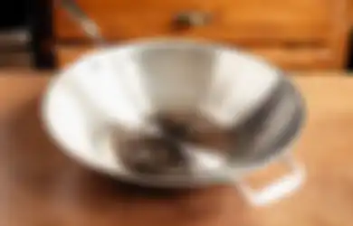 Tak Perlu Beli Produk Mahal untuk Hilangkan Noda di Bahan Stainless Steel, Cuma Gunakan Baking Soda, Begini Cara Pakainya!