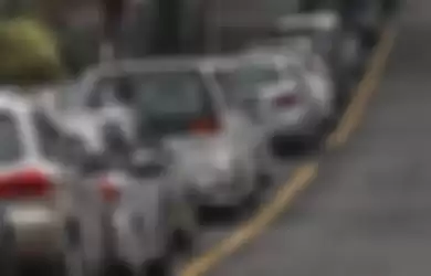 Cara aman parkir di jalanan menanjak (ilustrasi)