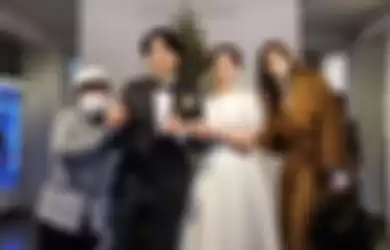 Lee Si Eon menikah dengan kekasihnya di hari Natal