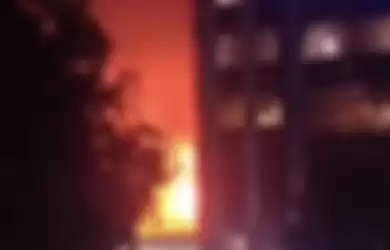 Foto api kebakaran RSUP Kariadi dengan cepat menyebar di media sosial. Foto ini berasal dari tangkapan layar video kebakaran RSUp Kariadi.