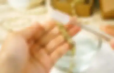 Bukan dengan Baking Soda, Cuma Gunakan Cara Mudah dan Murah Ini Koleksi Perhiasan Emas Anda pun Kinclong Lagi! Mau Buktikan Sendiri?