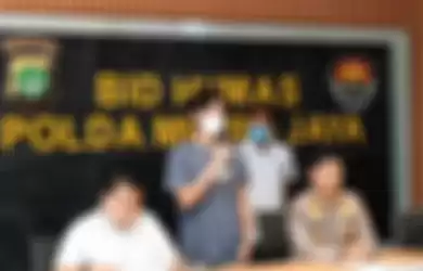 Naufal Samudra dalam jumpa pers terkait penangkapannya di Polda Metro Jaya, Sabtu (8/1/2022).