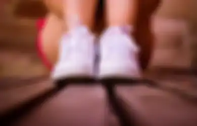 Mencuci Sepatu Putih Tanpa Membuatnya Menguning, Cukup Gunakan Baking Soda dan Cuka, Begini Caranya