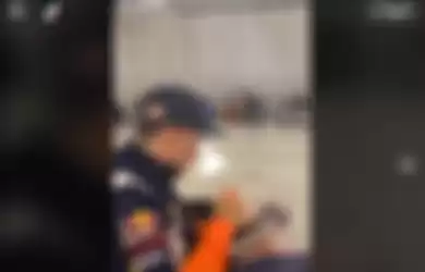 Video Marc Marquez makan nasi kotak