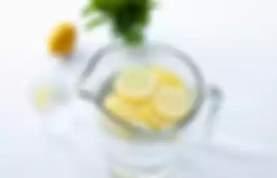 Minum air lemon di pagi hari bisa memberikan manfaat seperti ini