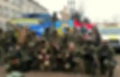 Gunakan Peluru Berlapis Lemak Babi Untuk Melawan Tentara Muslim Cechnya, Inilah Tentara Azov Ukraina Beridologi Nazi yang Dibenci Vladimir Putin