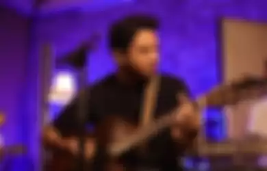 Netizen syok mendengar kabar gitaris band Geisha Roby Satria ditangkap gegara narkoba. Dulu, Roby sudah pernah ditangkap. 