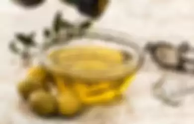 Minyak zaitun yang biasa digunakan untuk memasak adalah jenis minyak zaitun atau olive oil biasa.