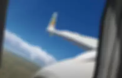 Cuplikan video yang diklaim merupakan situasi di dalam pesawat Boeing 737-800 China Eastern Airlines yang baru saja mengalami kecelakaan