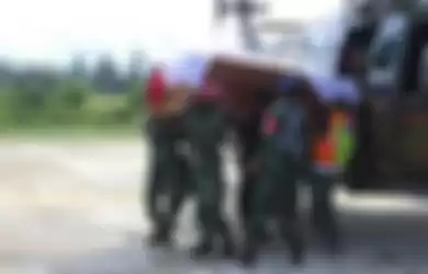 Foto Komandan Pos Marinir TNI AL yang gugur di Papua tersebar di media sosial. Anggota Marinir itu mengalami luka berat di bagian lengan. 