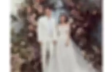 Potret pernikahan Hyun Bin dan Son Ye Jin saat gunakan gaun pengantin Vera Wang.
