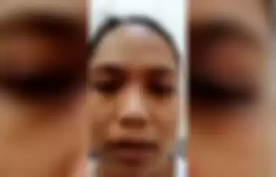 Tangkapan layar rekaman video Fitriyani (27) TKW asal Indramayu yang meminta tolong ke Joko Widodo untuk dipulangkan dari Arab Saudi. 
